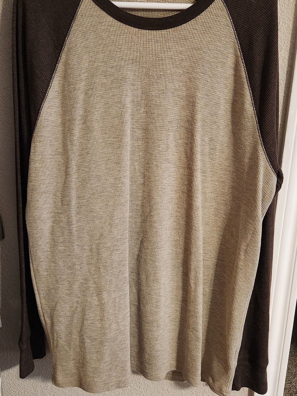 Men's Old Navy Beige Waffle Knit Top with Dark Accents